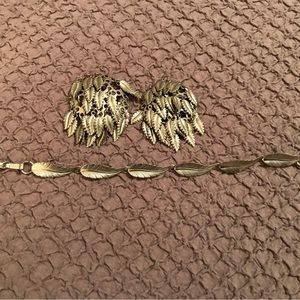 Vintage silver toned feather necklace and earrings.